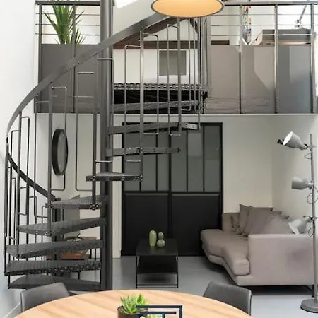 Appartement Pepiniere - Loft Renove Avec Parking *