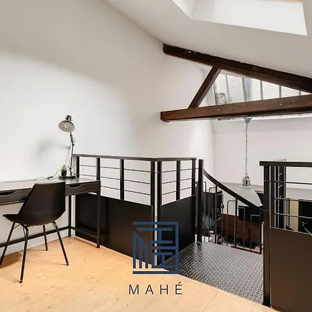 Pepiniere - Loft Renove Avec Parking Appartement